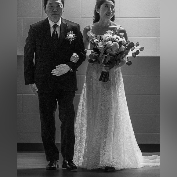 Made with Love Lace Wedding Gown (Ivory Size 2) - Picture 16 of 16